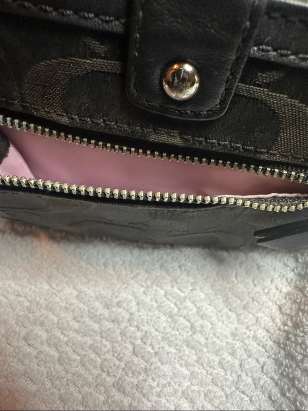 COACH Black Signature Compact Wallet with Pink Interior - Picture 6 of 6